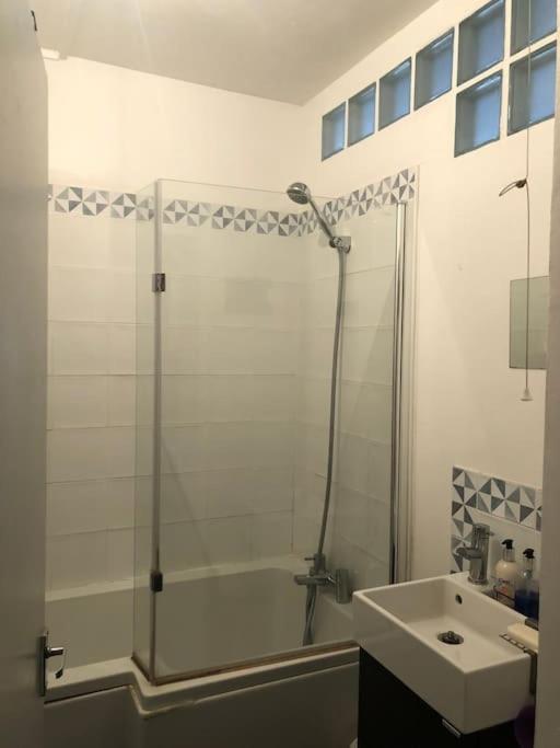 לונדון Carpe Diem Rooms Flat Near Zone 1 מראה חיצוני תמונה